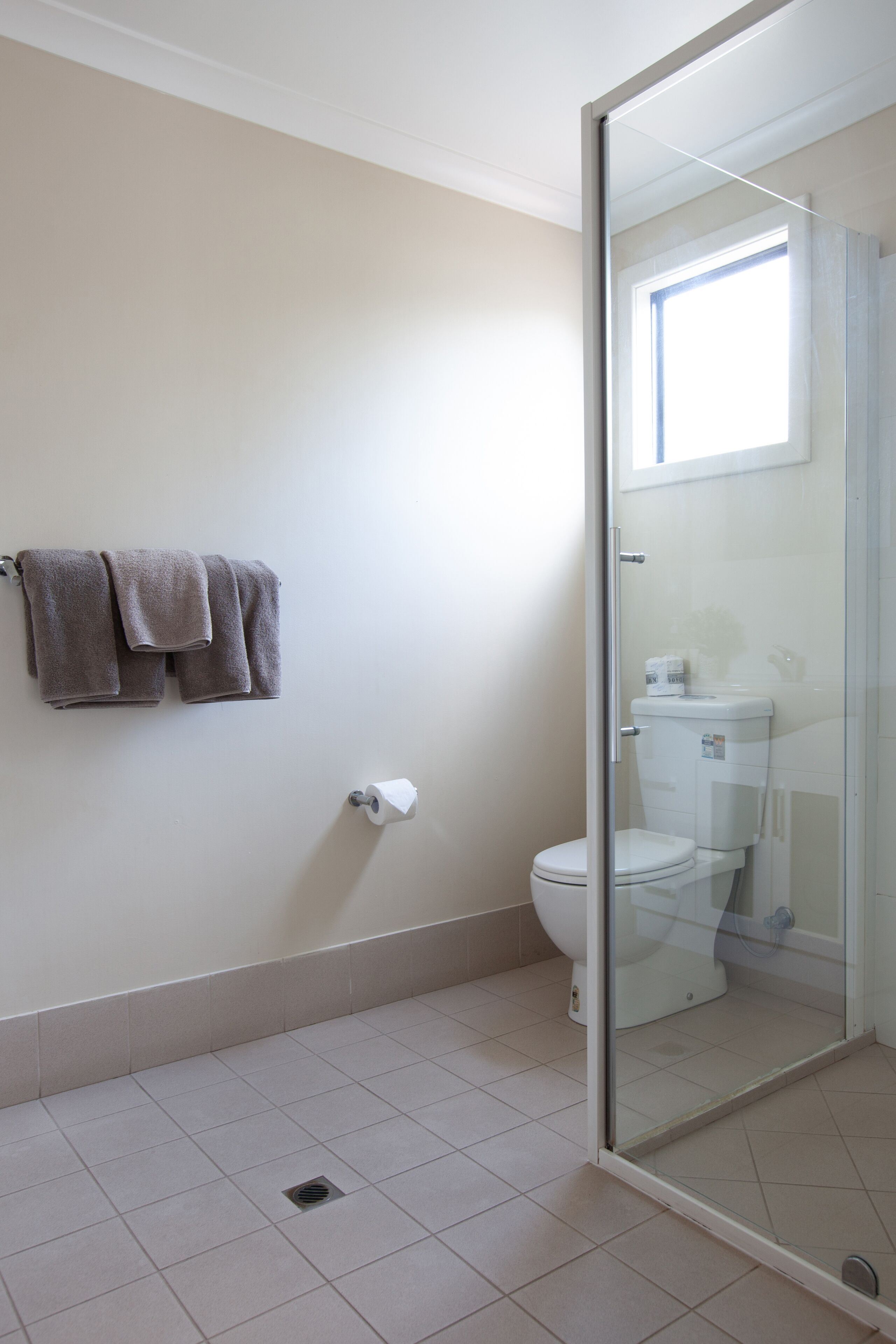 shower, free toiletries, towels