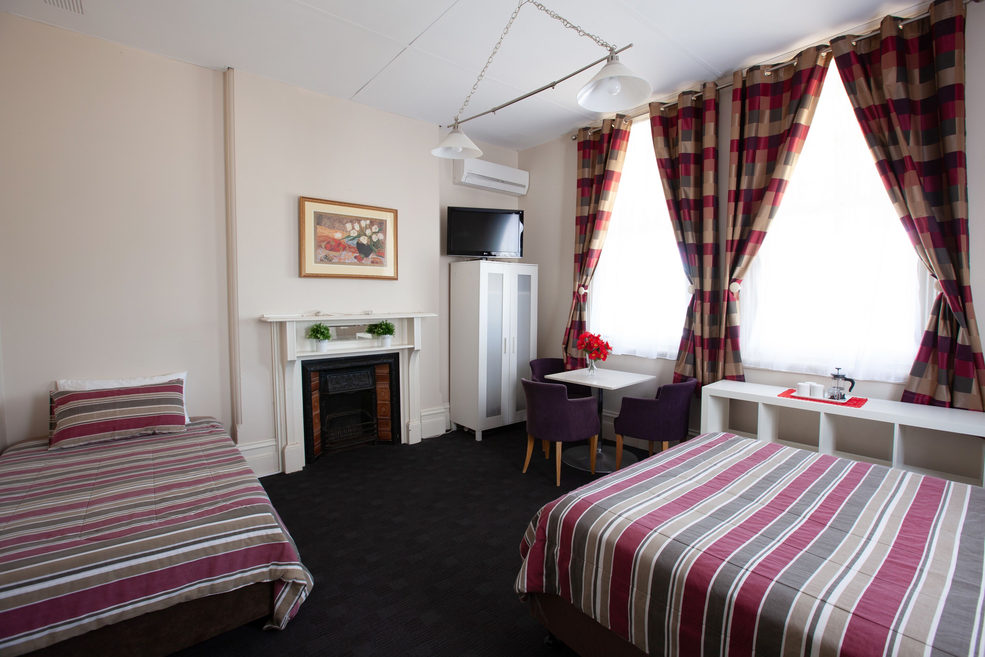 Deluxe-Dreibettzimmer, Gemeinschaftsbad | Hochwertige Bettwaren, Bügeleisen/Bügelbrett, kostenloses WLAN