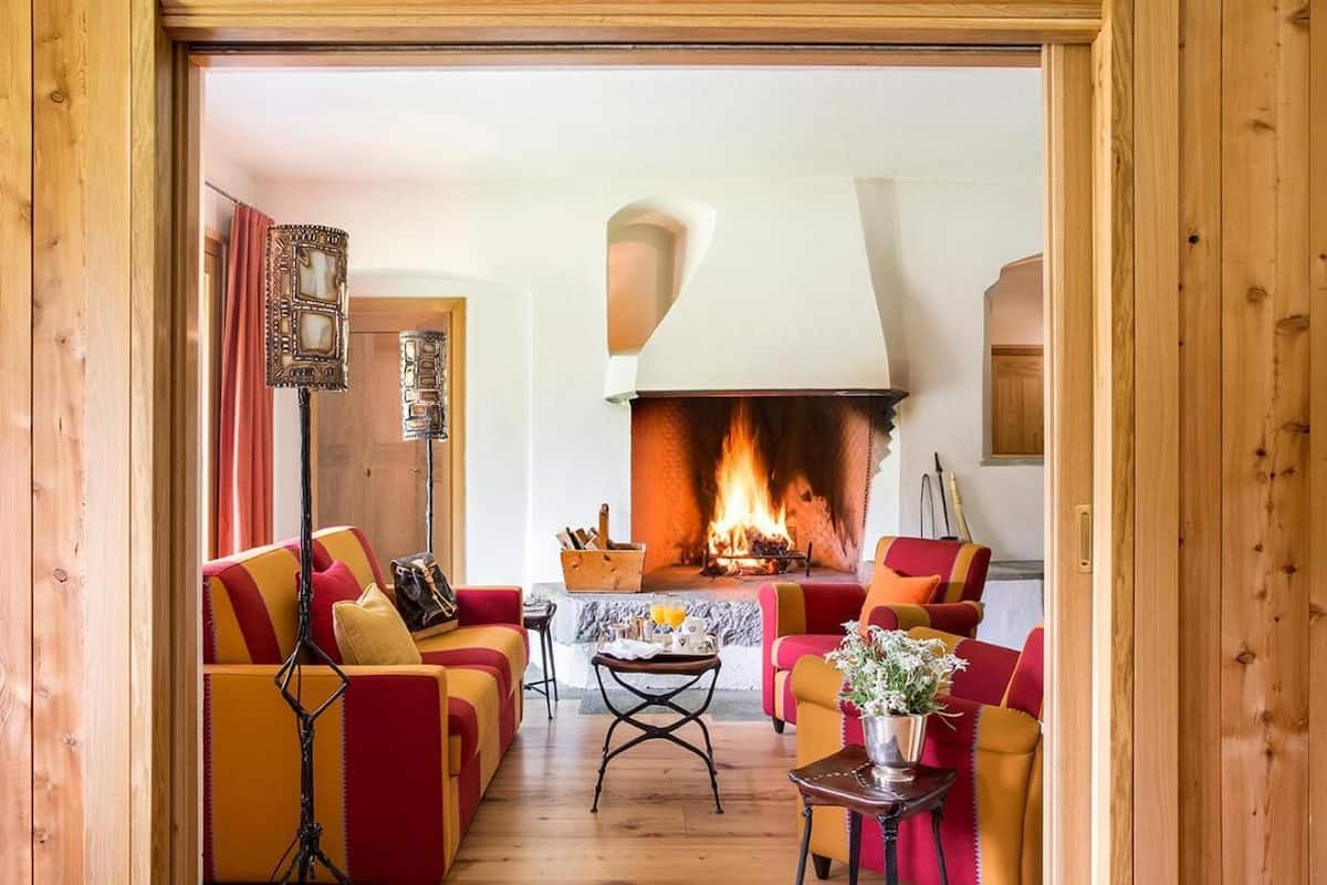 Appartement Deluxe, 2 chambres | Salle de séjour | Télévision à écran plat, films à la carte