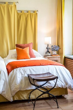 Leilighet – deluxe, 2 soverom | Sengetøy av topp kvalitet, dundyner og safe på rommet