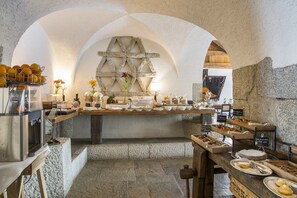 Daily buffet breakfast for a fee