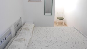 อพาร์ทเมนท์, 2 ห้องนอน, ระเบียง | 1 ห้องนอน