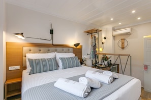 Standard-Doppelzimmer, 1 Queen-Bett | Zimmersafe, kostenloses WLAN, Bettwäsche