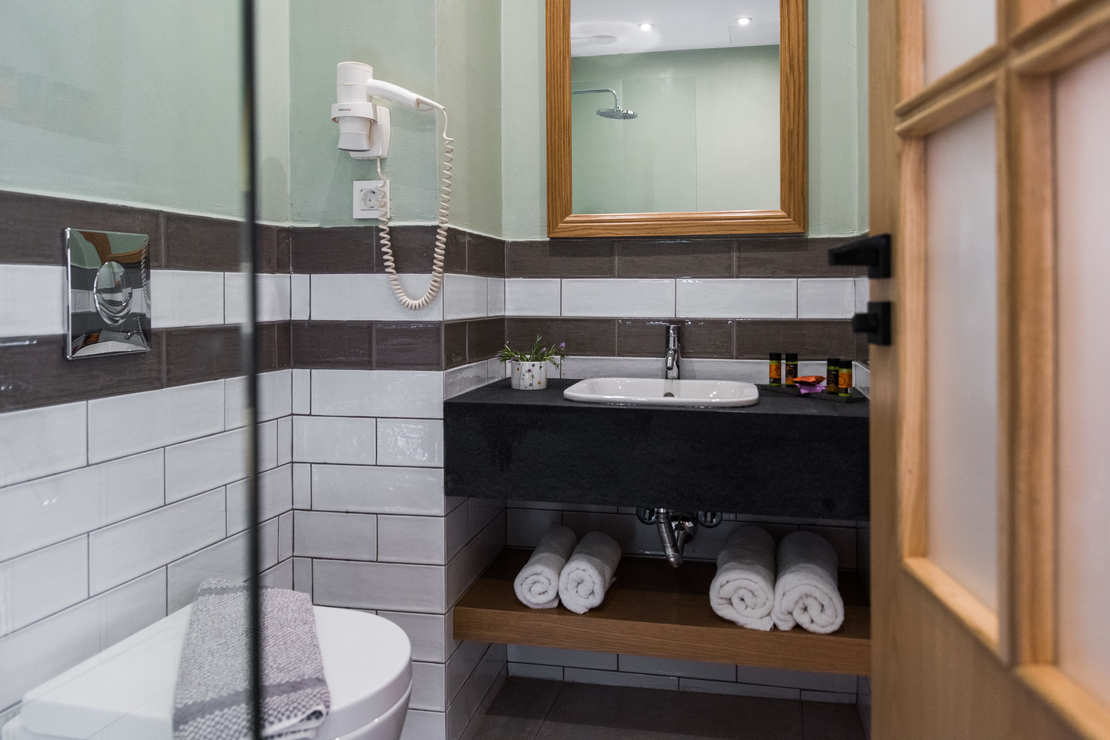 superior double room, 1 queen bed, non smoking, ground floor | bathroom | shower, free toiletries, hair dryer, slippers