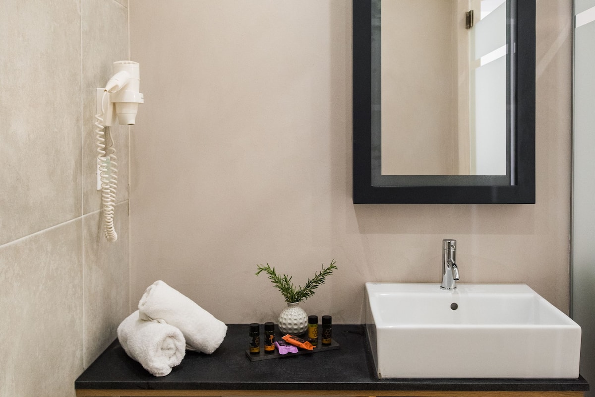 superior double room, 1 queen bed, city view | bathroom | shower, free toiletries, hair dryer, slippers