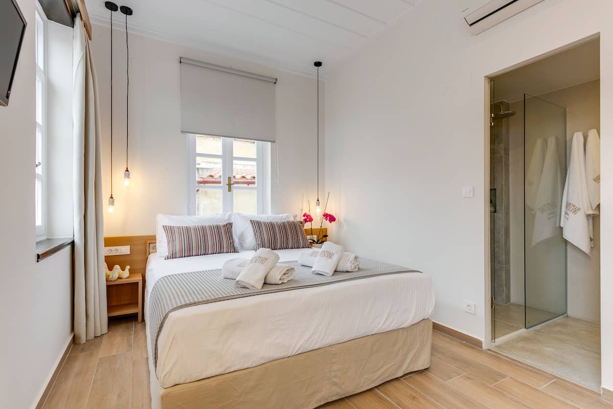 standard double room, 1 queen bed, city view | 1 bedroom, in-room safe, free wifi, bed sheets