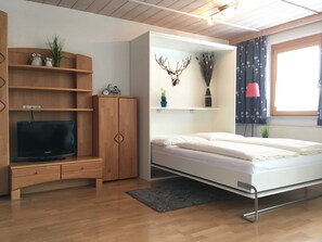 2 bedrooms, in-room safe, WiFi, bed sheets