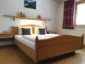 2 bedrooms, in-room safe, WiFi, bed sheets