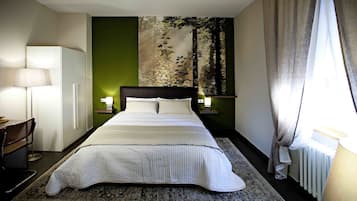 Habitación doble Deluxe | Edredón, camas con efecto memoria y caja de seguridad en la habitación