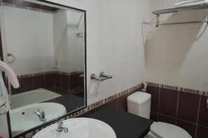 무료 세면용품, 헤어드라이어, 슬리퍼, 타월