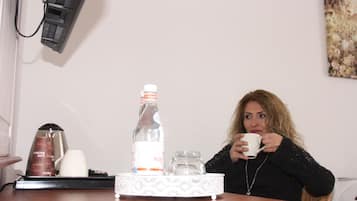 Standard-Doppel- oder -Zweibettzimmer | Kaffee und/oder Kaffeemaschine