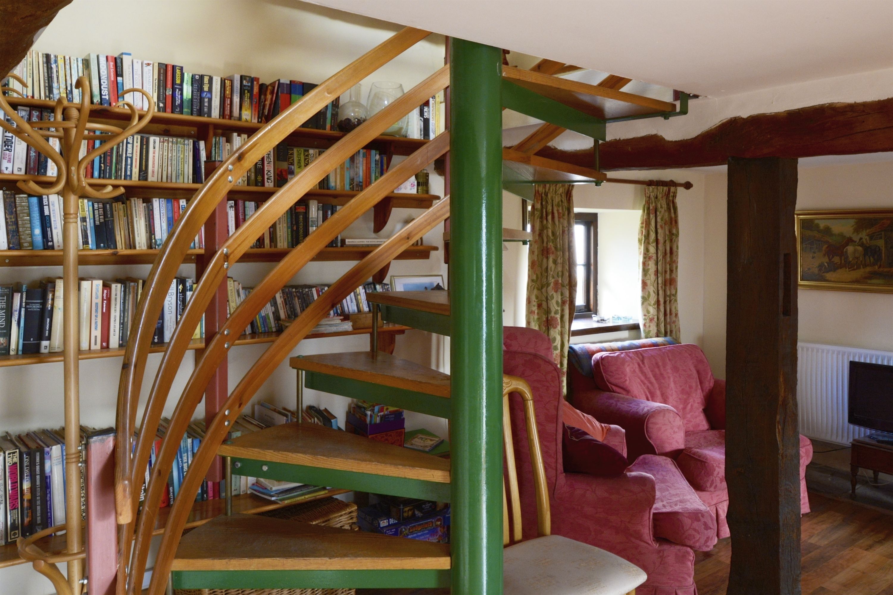 Romantisk stuga - 2 sovrum - intill skidbacke | Trappa