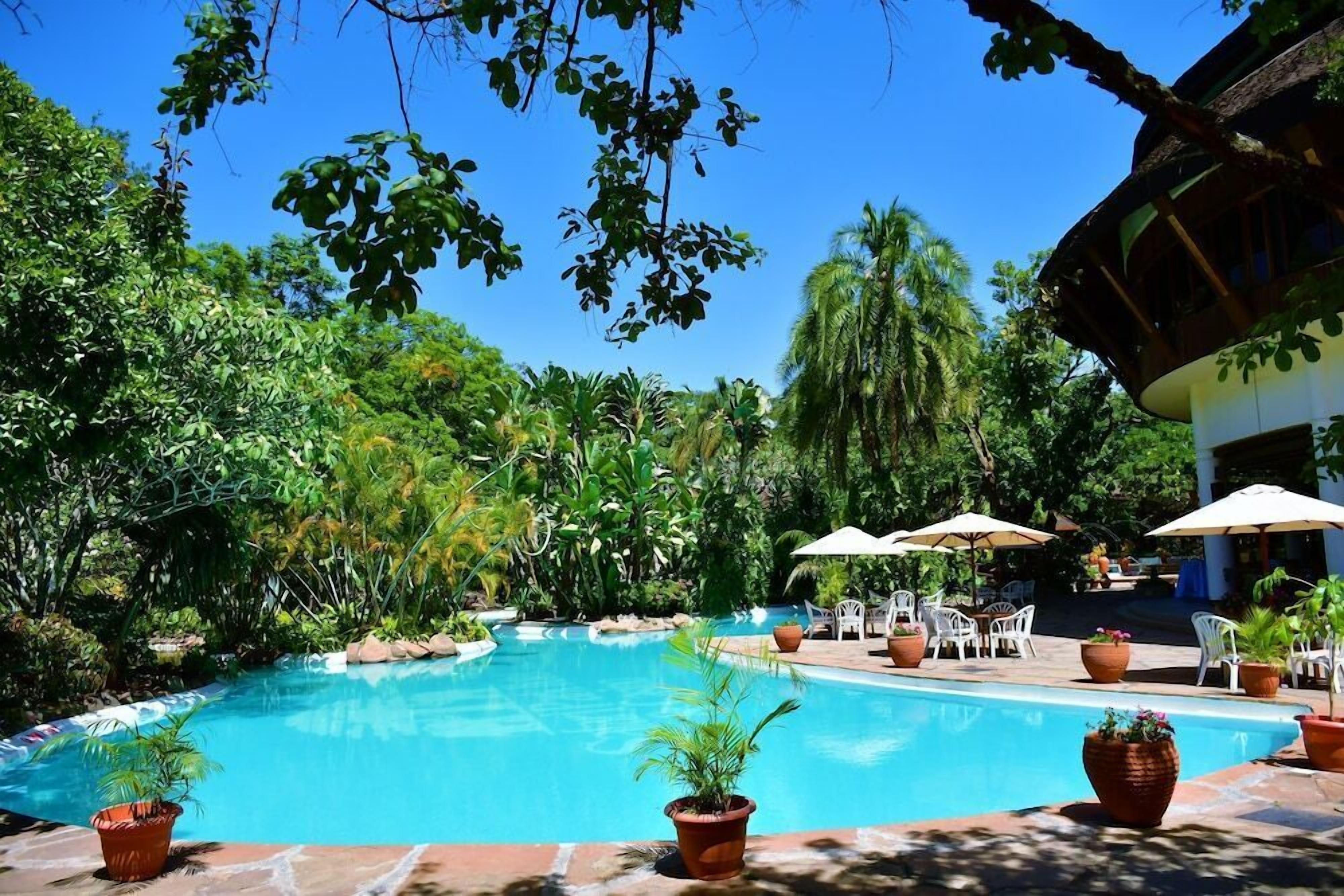 Hồ bơi ngoài trời 