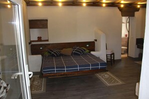 Basic Double Room, Garden View