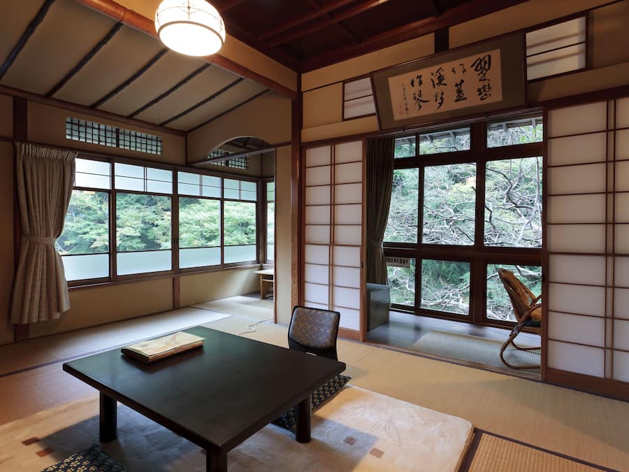 Traditional Room (Japanese Style, Sakura 3) | Peti besi dalam bilik, ruang kerja komputer riba, Wi-fi percuma