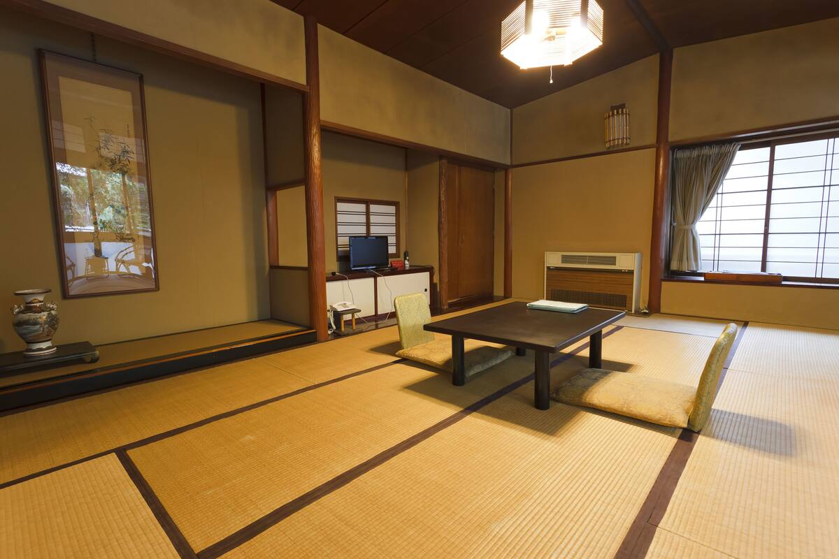 Chambre traditionnelle (Japanese Style, Kiri 1) | Coffre-fort, espace de travail pour ordinateurs portables