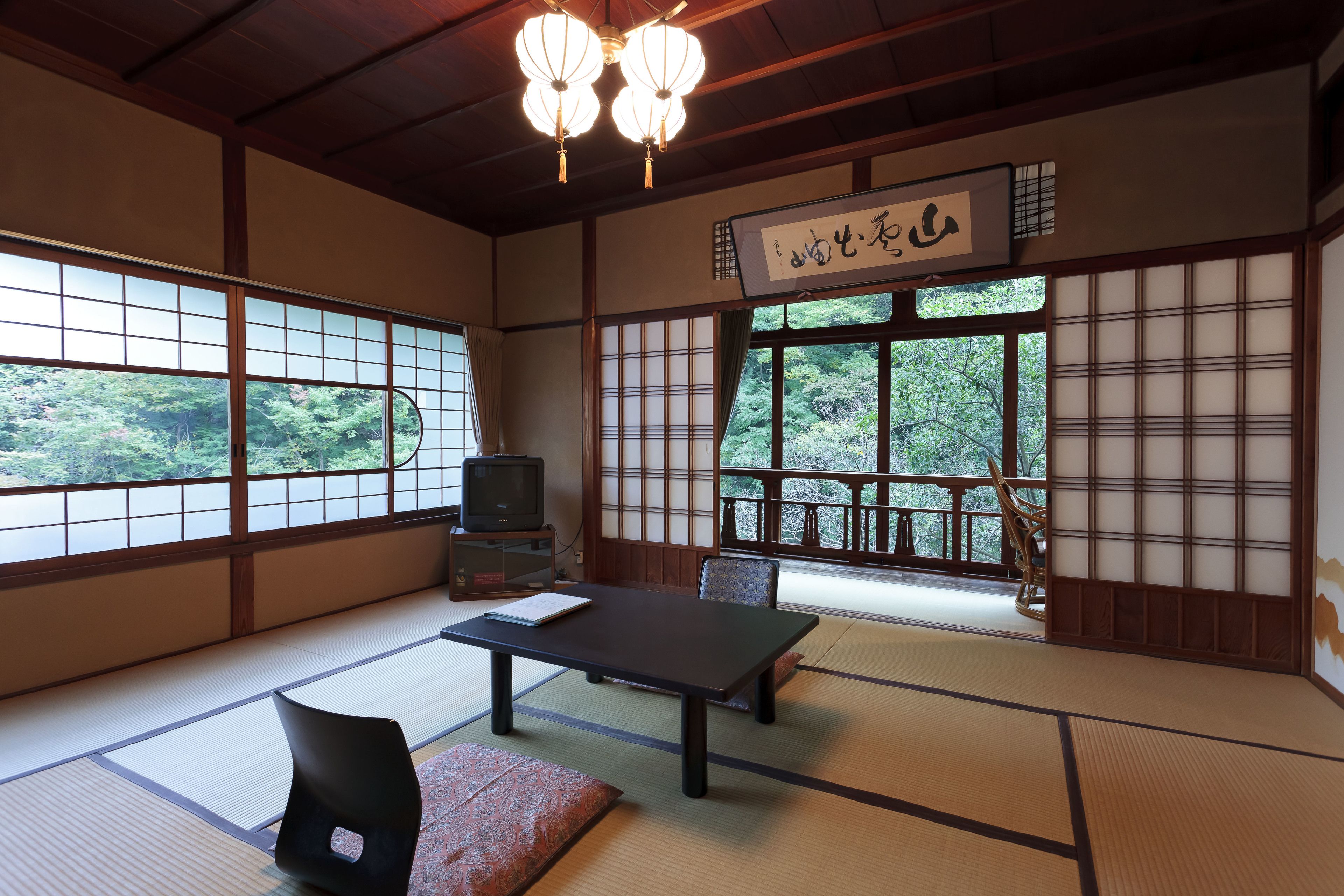 桜五 | セーフティボックス (室内)、ノートパソコン用作業スペース、WiFi (無料)、ベッドシーツ