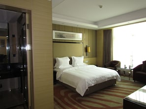 Standard Suite | Desk, blackout curtains, iron/ironing board, free WiFi
