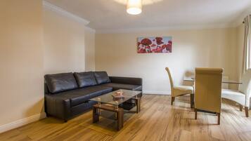 Business Duplex, 2 Bedrooms, Kitchen, City View | Living room