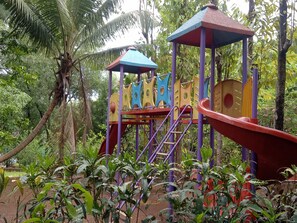 Área de juegos infantiles al aire libre