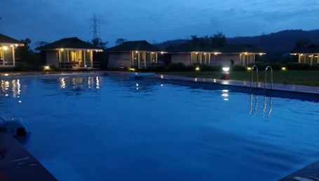 2 piscinas al aire libre