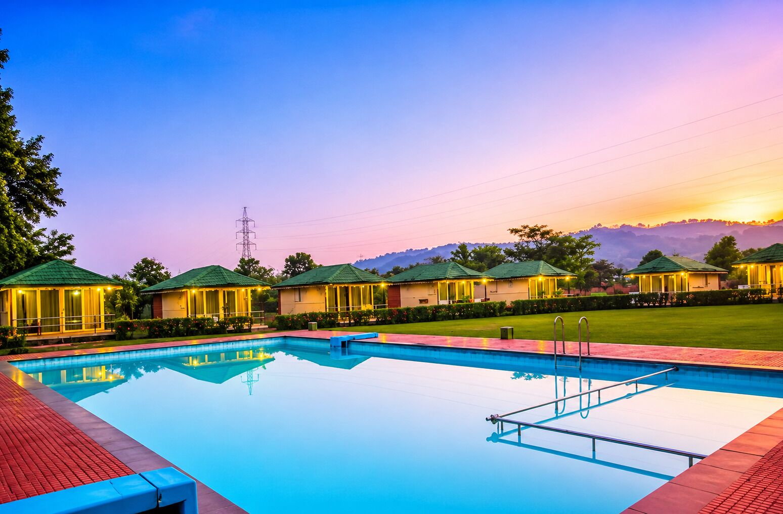 2 outdoor pools