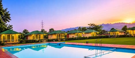 2 piscinas al aire libre