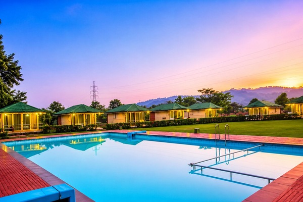 2 outdoor pools