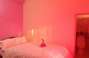 Standard Double Room | Desk, soundproofing, free WiFi, bed sheets - Hotel National Park (Sauraha)