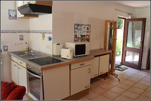 Fridge, microwave, oven, coffee/tea maker