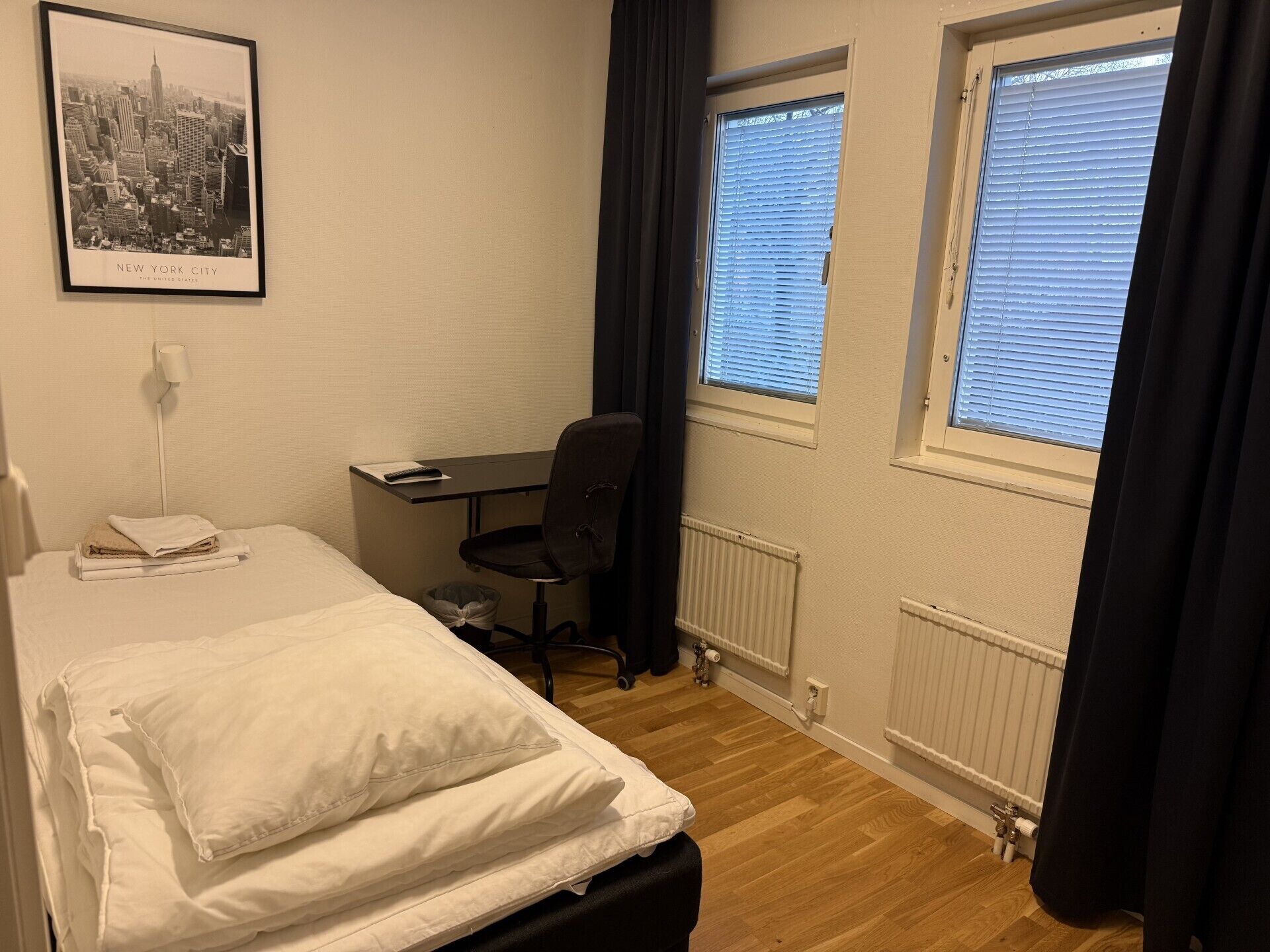 Standard Single Room, Shared Bathroom | Desk, laptop workspace, blackout curtains, iron/ironing board