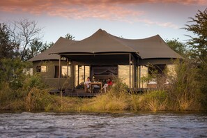 Superior Double or Twin Room | In-room safe, desk, free WiFi, bed sheets - Old Drift Lodge (Victoria Falls)