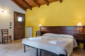 Iron/ironing board, free WiFi, bed sheets