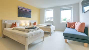 Driepersoonskamer | Gratis wifi, beddengoed, rolstoeltoegang