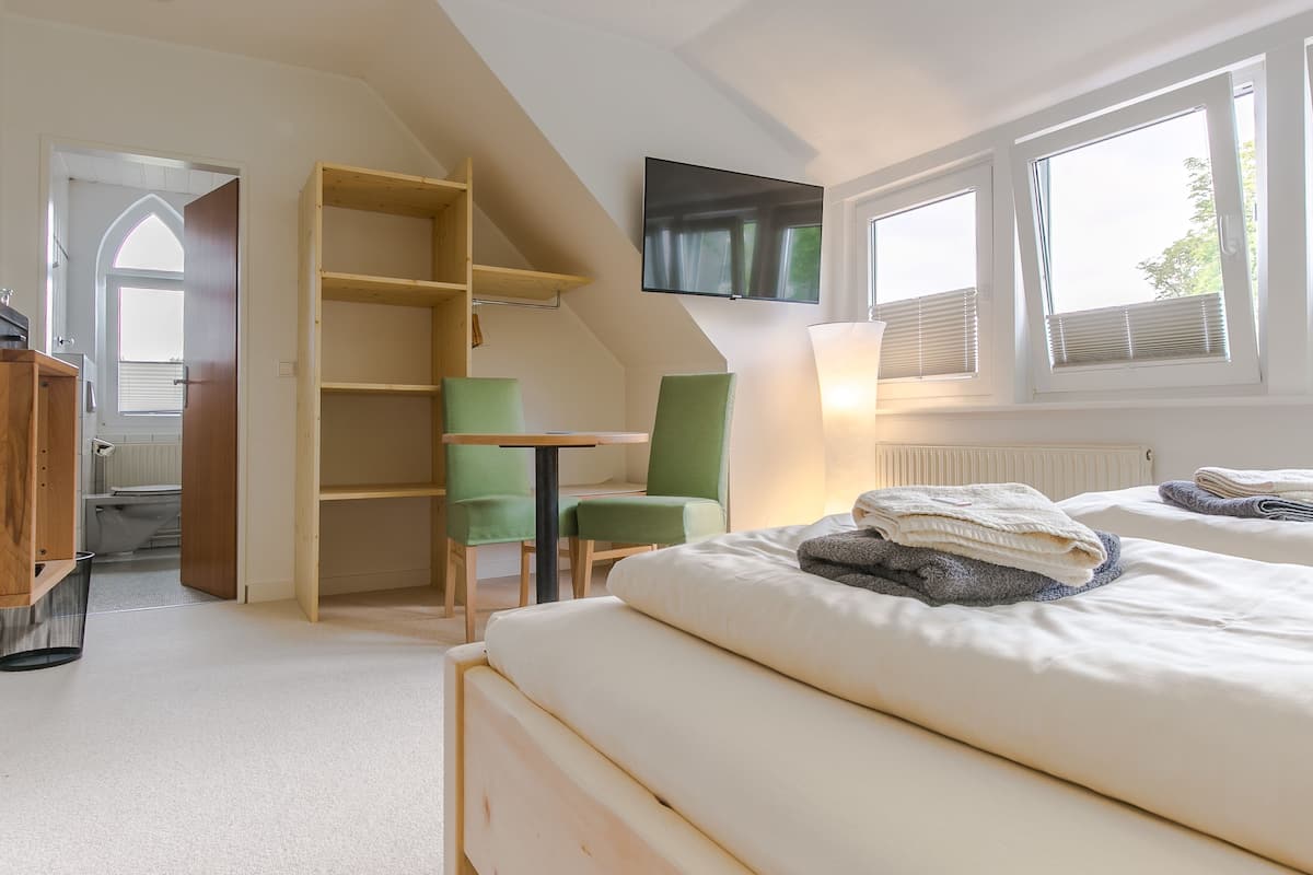 standard double room, 1 double bed | free wifi, bed sheets, wheelchair access
