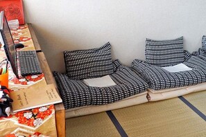 Traditionele kamer (Japanese Style, 1) | Individueel gedecoreerd, individueel gemeubileerd, een bureau