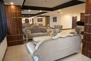 Lobby sitting area - The Garden Otel (Kayseri)