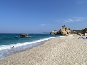 Beach nearby, sun loungers, beach towels