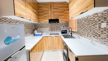 Family Apartment, 2 Bedrooms, Non Smoking | Private kitchen