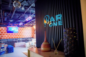 2 bars/lounges, poolside bar - Box Residence Hotel & Apartment (Lekki)