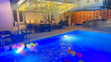 Kolam renang outdoor