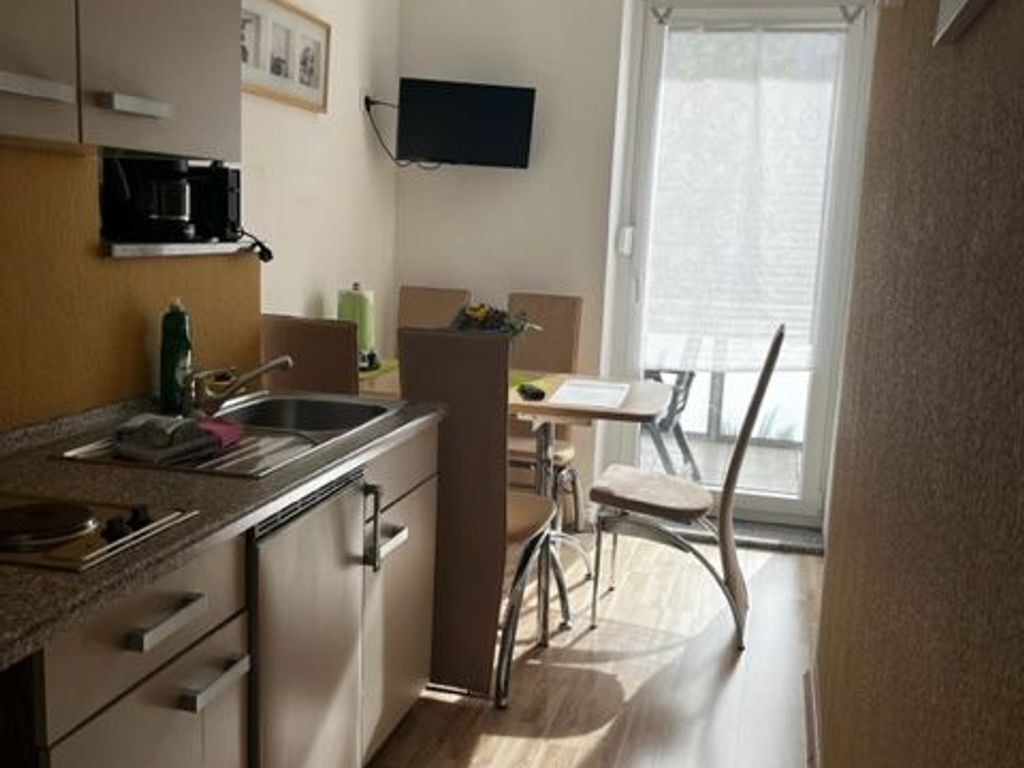 Kühlschrank, Mikrowelle, Hochstuhl