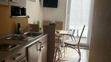 Kühlschrank, Mikrowelle, Hochstuhl