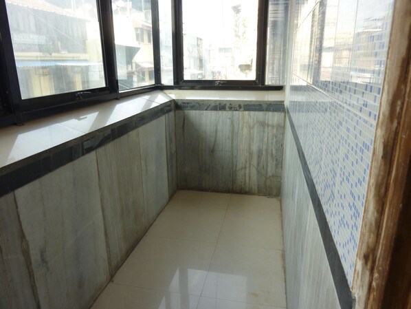 Family Quadruple Room, 1 Large Twin Bed, Smoking | Balcony