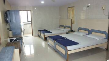 Family Quadruple Room, 1 Large Single Bed, Smoking | Desk, rollaway beds, free WiFi