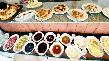 Free daily buffet breakfast