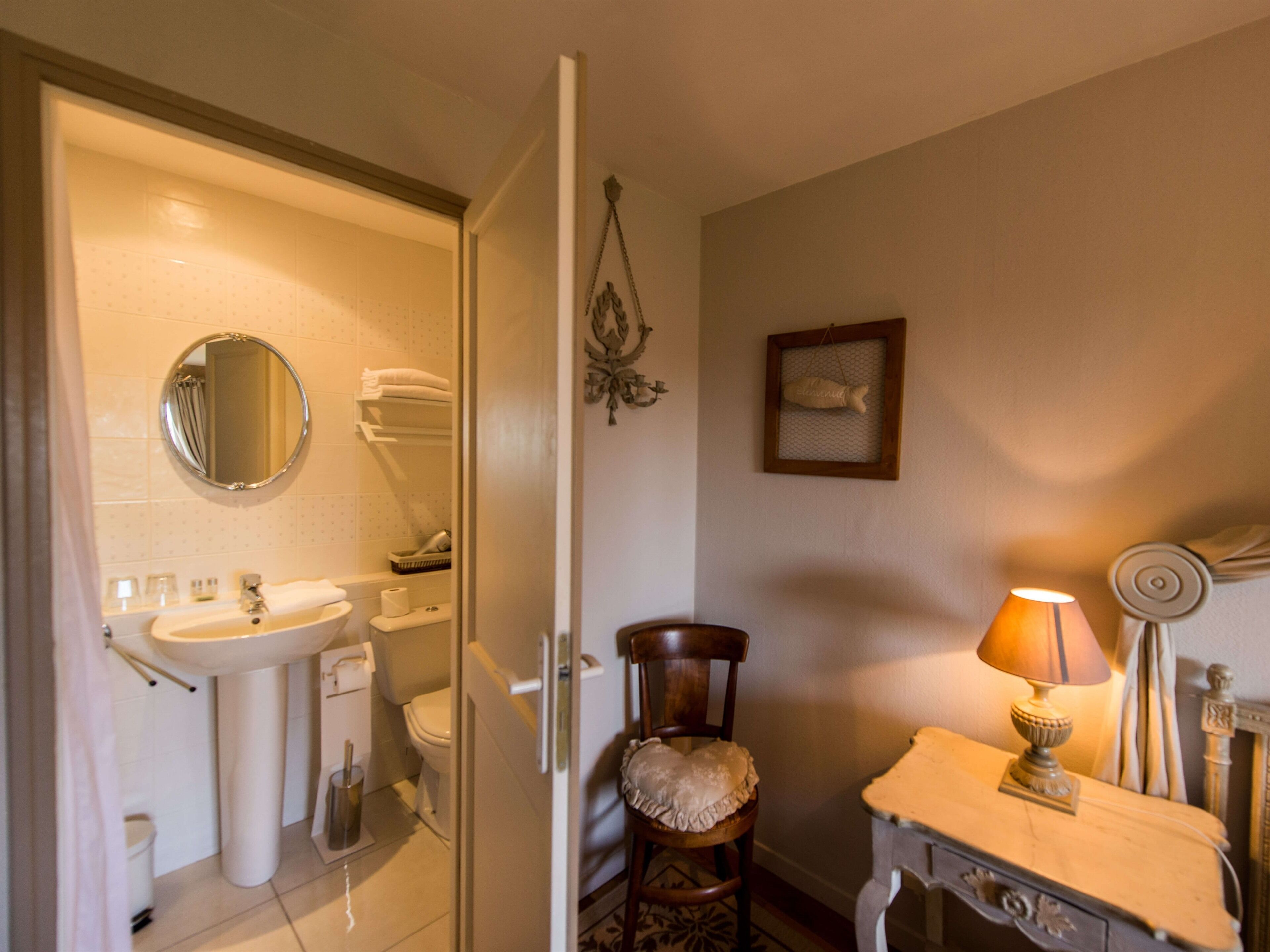 Chambre Double Confort, salle de bains privée, vue jardin (Coté Campagne)