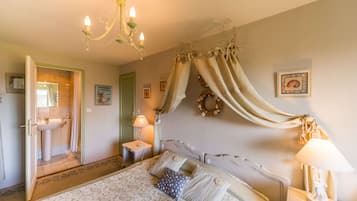 Comfort Double Room, Ensuite, Garden View (Saule)