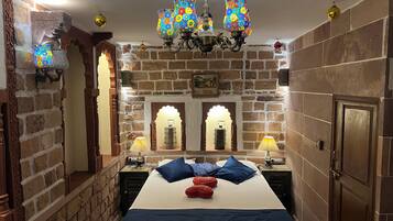 King Suites with Balcony & Fort View | 1 bedroom, Egyptian cotton sheets, premium bedding, minibar