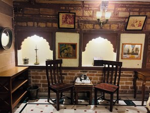 King Suites with Balcony & Fort View | Egyptian cotton sheets, premium bedding, minibar, in-room safe - Raj Mandir Boutique Home Stay (Jodhpur)